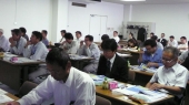 環境セミナ講義に聞き入る参加者