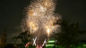 夏まつり、お城の上に花火の乱舞